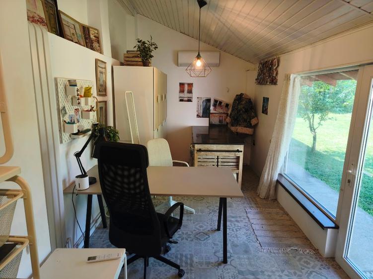 Casă de vânzare cu grădină amenajată (teren 722 m²)