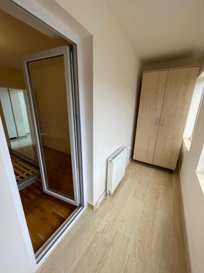 Inchiriez ap. 2 camere, minim 2 ani, renovat, garaj, et.2, lift, balcon 12 mp.