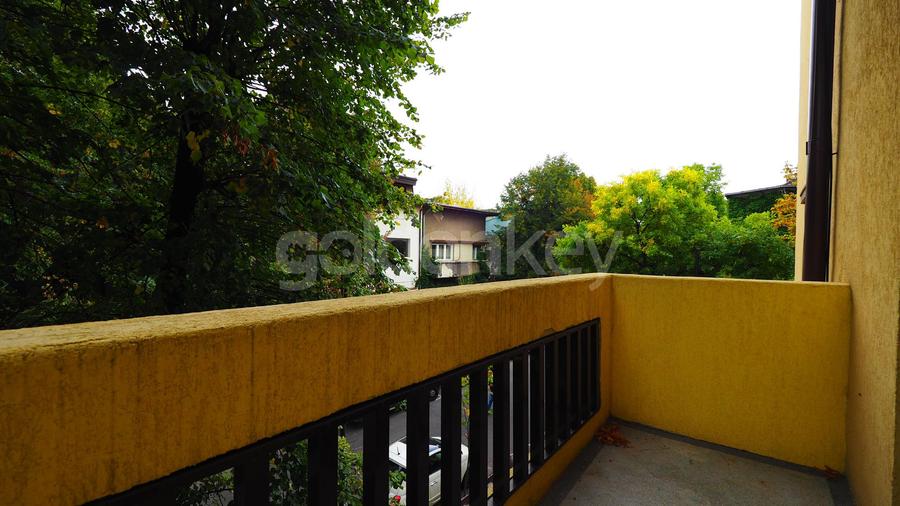 Apartament nemobilat cu 4 camere in vila | zona linistita