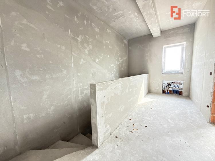Duplex cu 4 camere de vanzare si teren de 335 mp - zona Sacalaz