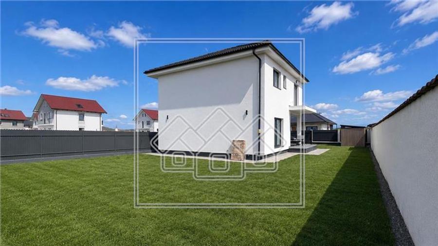 Casa individuala cu 4 camere, teren 571 mp - Cristian, Sibiu