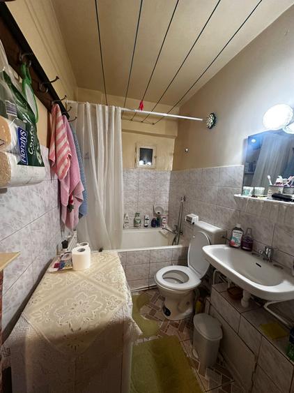 Apartament cu 3 camere, decomandat, zona Dacia