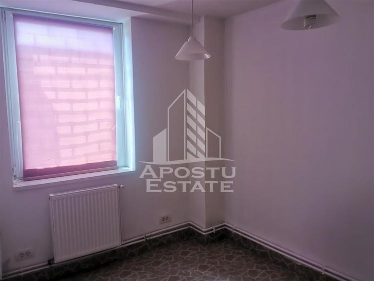 Casa in zona Printul Turcesc ,pretabil și pentru spatiu comercial .