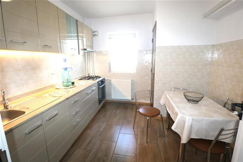 Apartament 3 camere  , zona Circumvalatiunii