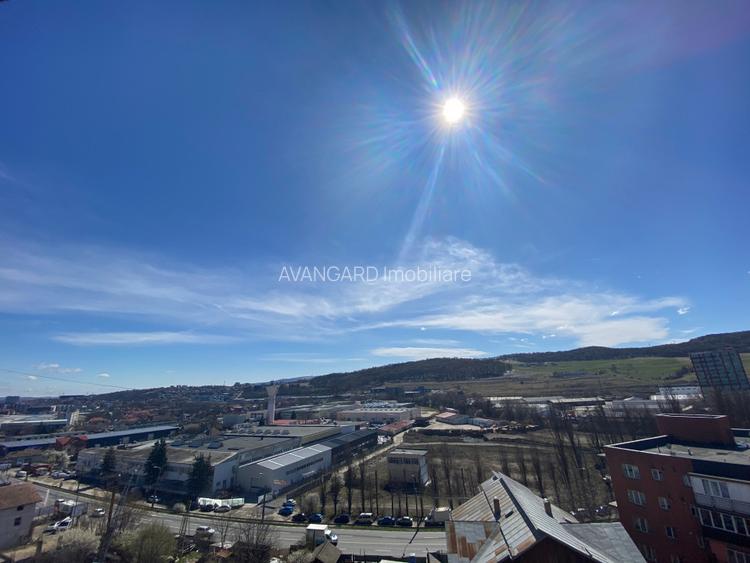 Apartament 2 camere, luminos, bloc cu lift, balcon ,baie cu geam –Calea Baciului - 10