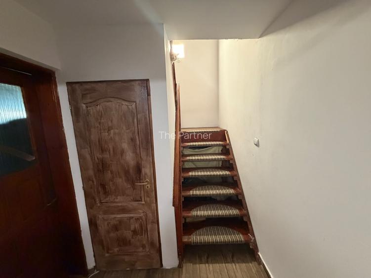 Teren intravilan 531 mp cu 2 locuințe și garaj sector 1
