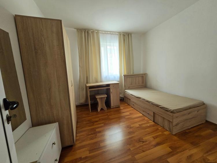 Micro 4 Targoviste, inchiriere apartament 3 camere, etaj 3/4