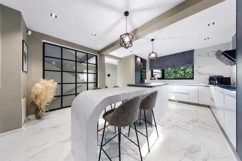 Casa individuala, 302 mp utili, teren 1000 mp, zona Calea Turzii