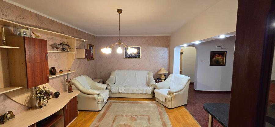 Apartament 4 camere de vanzare, etajul 1, Focsani