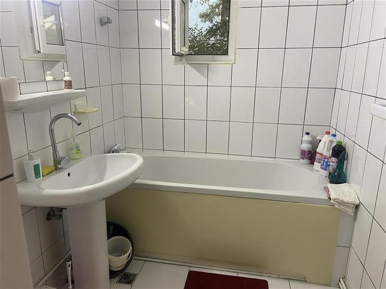 Apartament 3 camere Focsani ,zona strada Bucegi - Policlinica 2, etaj 1 3 , 2