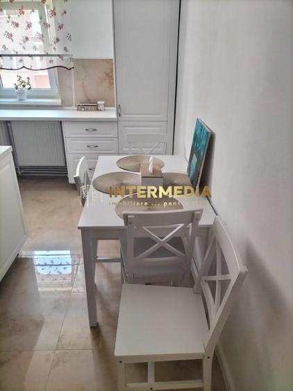 Apartament 3 camere 2 bai, parcare, CETATE mobilat si utilat complet