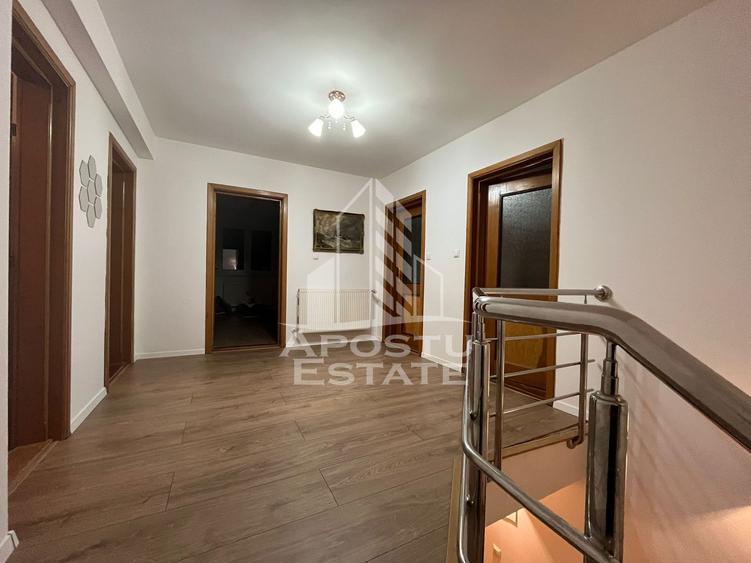 Casa individuala cu 6 camere, 3 bai, garaj, teren 500 mp si 2 fronturi