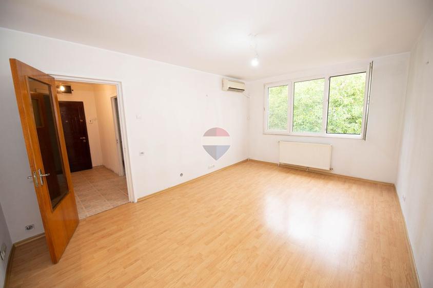 Apartament cu 3 camere de vanzare, 64 mp, decomandat, Politehnica