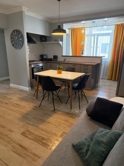 Vând apartament cu 3 camere bloc nou Aradului