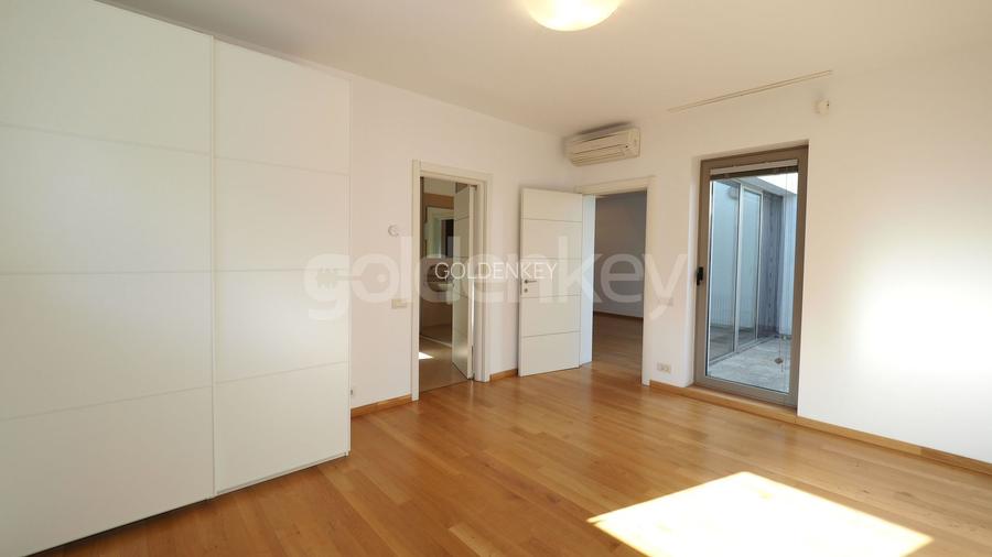 Vilă moderna cu 5 camere langa lac - 16