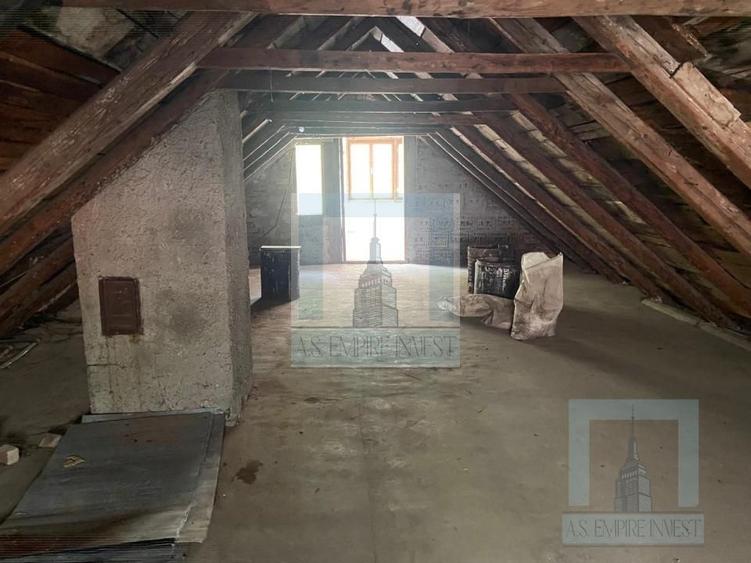 Casa singur in curte - zona Schei