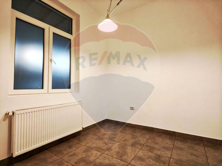 Casă / Vilă cu 6 camere de închiriat în zona Dacia