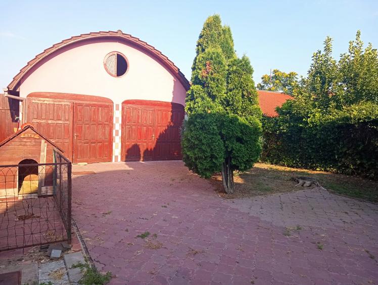CASA 6 camere CU MANSARDA cu un design deosebit si o arhitectura futurista