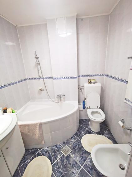 Vanzare 4 cam modern,complet renovat 100 mp, boxa si parcare ADP zona Parlament
