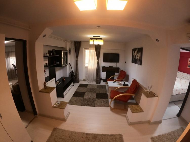 Apartament 2 camere DECOMANDAT | Balcon 18 MP | Renovat 2024 | Lift |