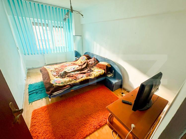 Apartament cu 4 camere, decomandat, zona Decebal