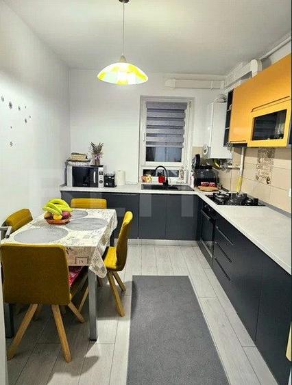 Apartament 3 camere, 77 mp, zona Tractoru