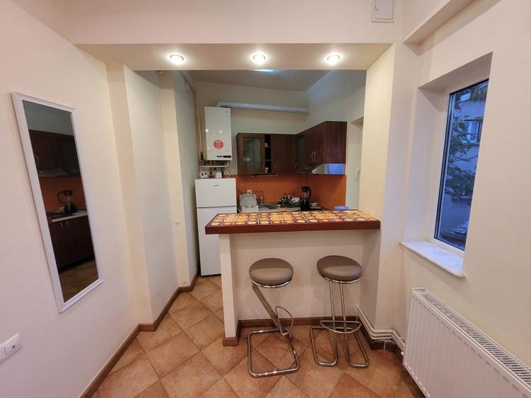 Închiriez apartament 2 camere, [zona parc Cismigiu, hotel Veneția]