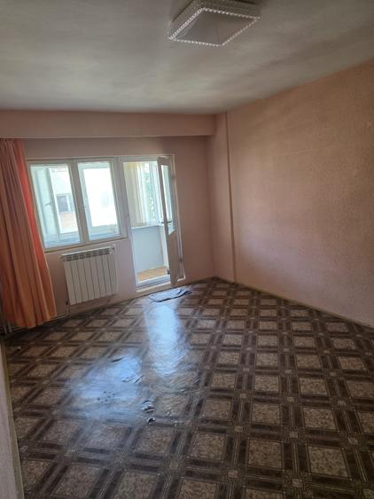 Apartament 2 camere 54 mp, decomandat, et. 3, zona Piata mare