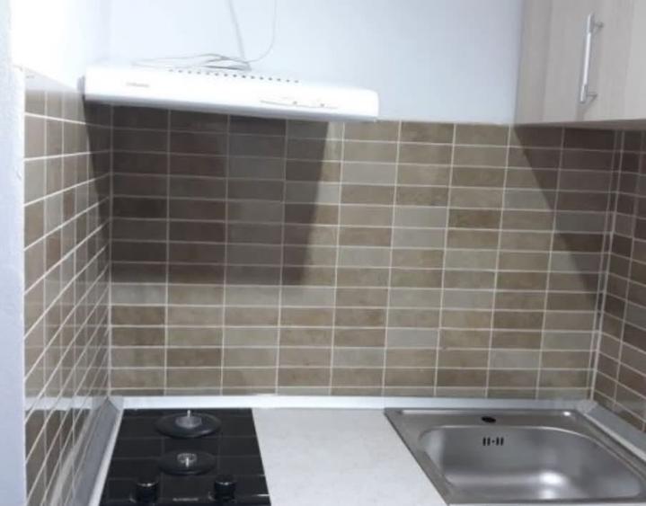 Garsonieră zona poarta 6 mobilată utilată 20 mp etaj 4/5 RADET