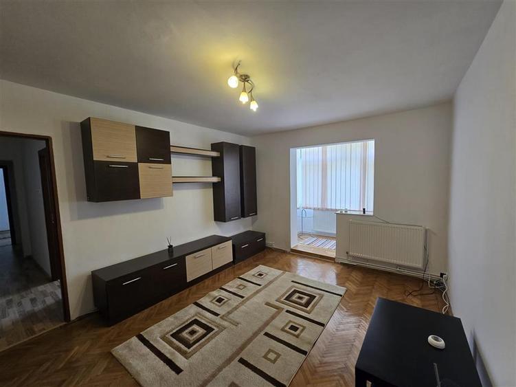 Apartament cu trei camere zona Negoiu Fagaras