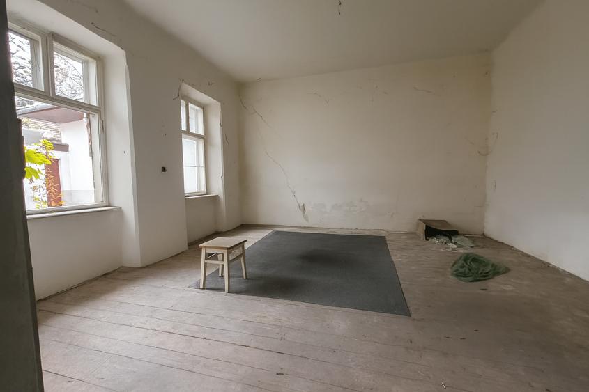 DE VÂNZARE — Două apartamente în zonă ultracentrală