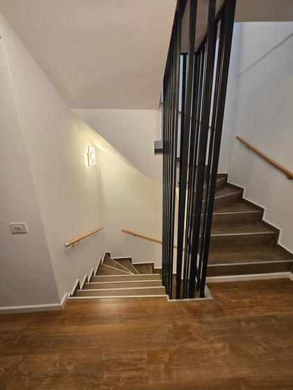 Casa/Vila cu 5 camere/ P+1+M/ Popesti-Leordeni