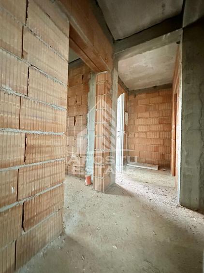Duplex despartit prin baie si hol cu 3 dormitoare si dressing in Giroc