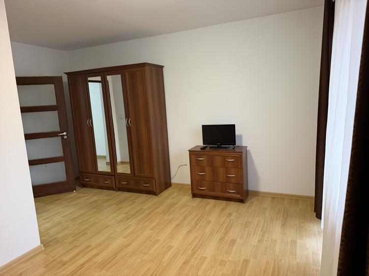 Apartament spatios 3 camere două băii Shopping City