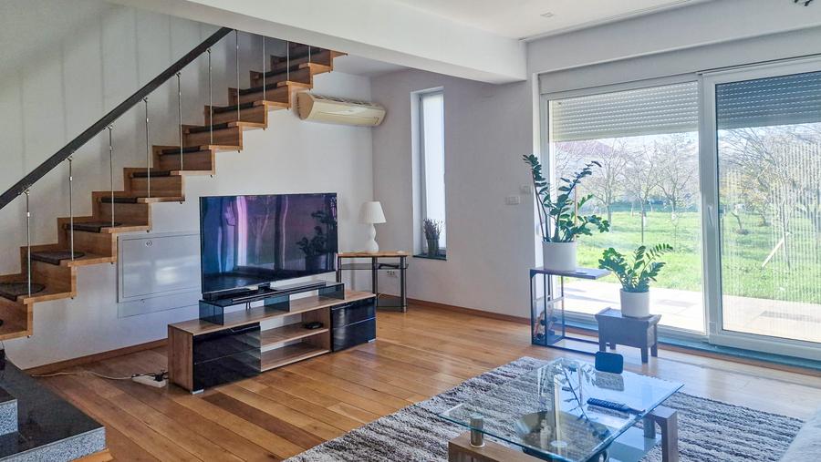 Casa modernă în Darza – 402 mp construiți, Fotovoltaice si Garaj