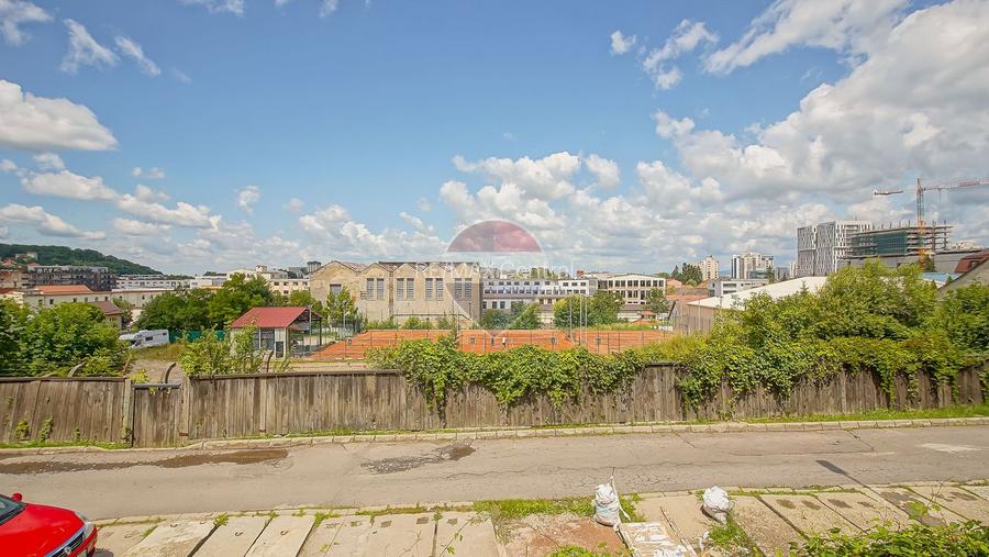 Casă cu potențial în Centrul Civic Brașov | 4 camere - 21