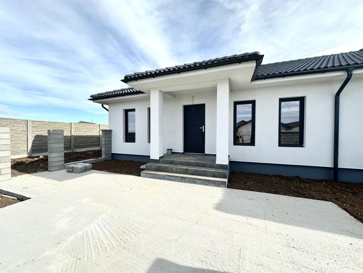 Duplex premium cu 3 camere, 80 mp utili, 325 mp teren - Sanandrei