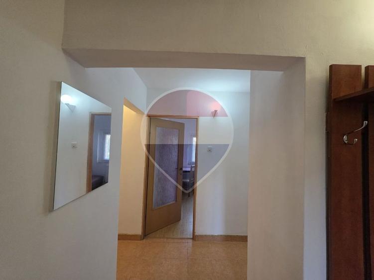 Apartament 4 camere decomandat etaj 2 centrala în zona Confectii