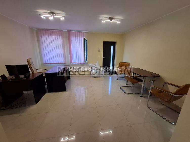 SAD cu locuri de parcare in fata casei