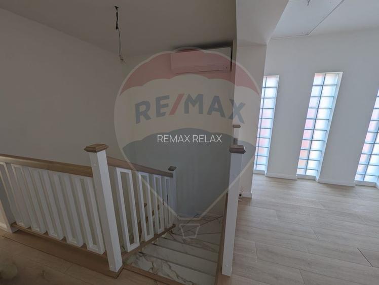 Casă / Vilă cu 6 camere de vânzare în zona Central - 8