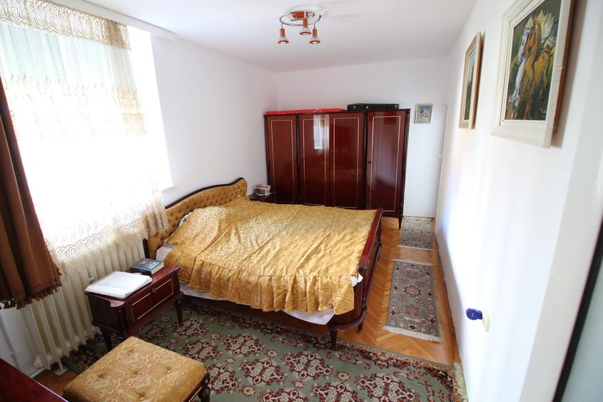 Vand/schimb casa  P+1, zona centrala - 200.000 euro