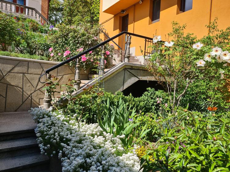 Apartament 3 camere, in vila, Centru, mobilat, finisaje moderne