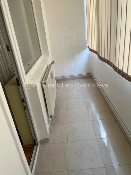 Vand apartament 2 camere decomandat in Deva, situat pe  Bld. Balcescu, etaj 2, - 3