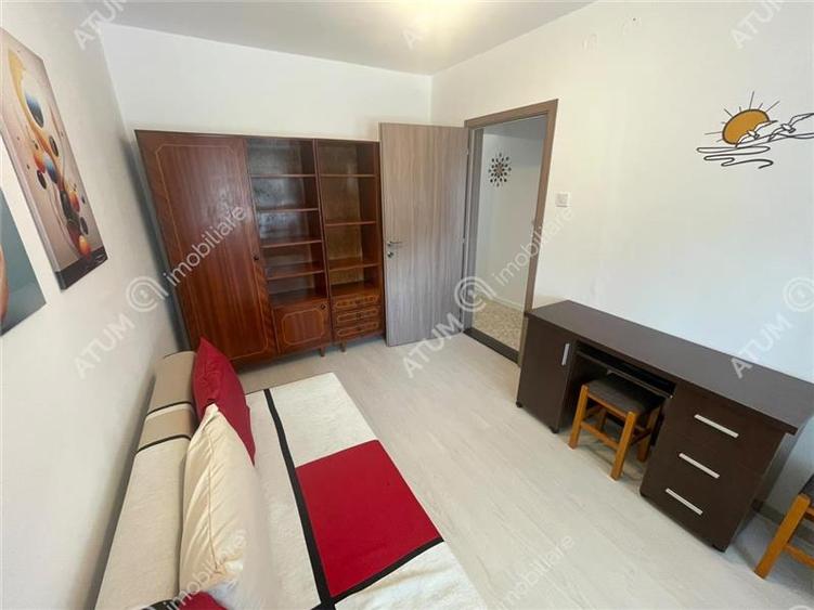 Apartament 3 camere decomandate balcon zona Vasile Aaron din Sibiu