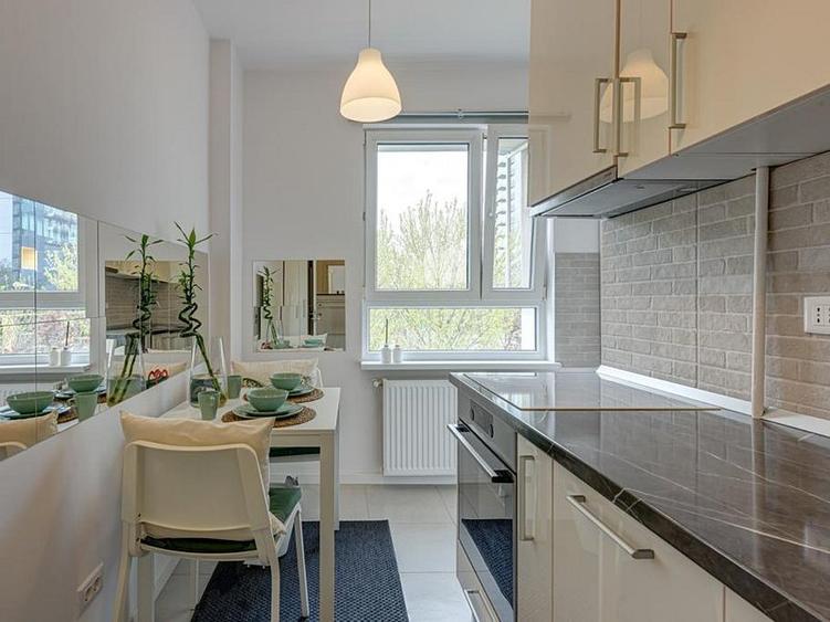 Apartament 2 camere decomandat lux,centrala proprie ,loc parcare