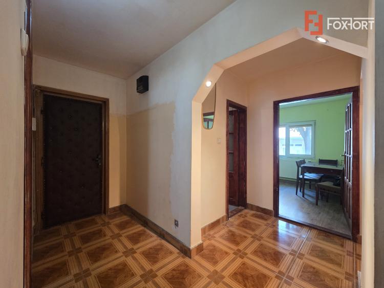 Apartament cu 3 camere, decomandat cu vedere pe 3 parti - zona Miorita