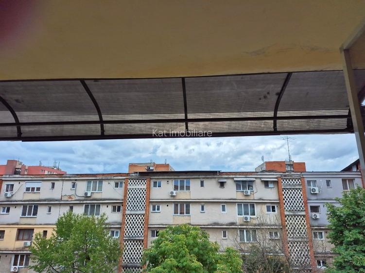 Vand apartament doua camere - 16