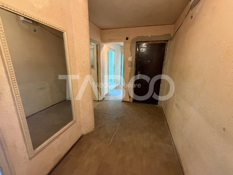 Apartament semidecomandat 4 camere 2 bai etaj 2 zona 1 Decembrie 1918