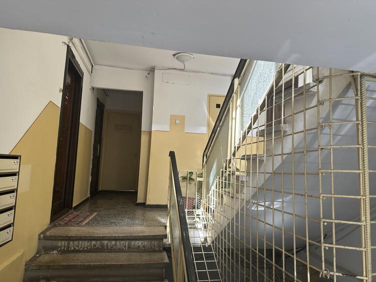Berceni | 2 Camere | 49 MP | Bloc 1978 | Etaj 4/4 | Reabilitat |