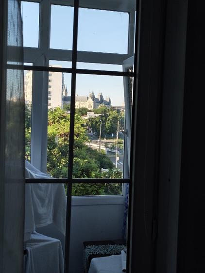 Închiriez apartament 3 camere Zona Podu Ros |Cantemir ,Etaj 3 Vedere Palas